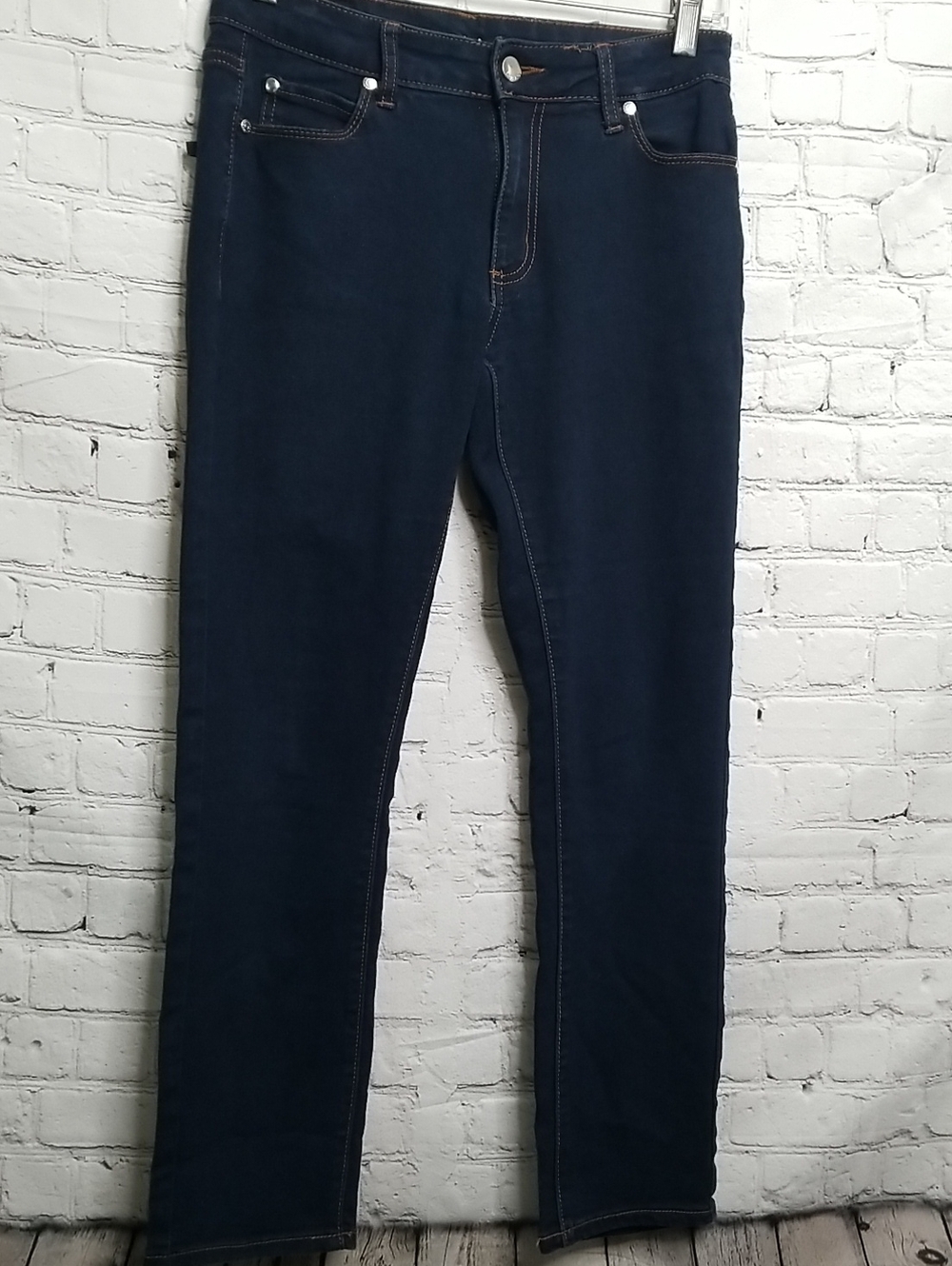 Tahari womens jeans size 4 dark blue EUC